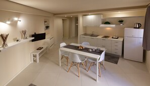 City Apartment, 1 Bedroom, Non Smoking, City View | Private kitchen