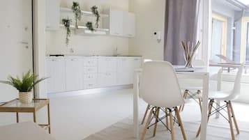 Departamento superior | Cocina privada | Refrigerador con congelador, horno y parrilla de estufa