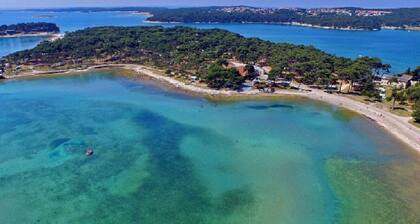 Klimatisierte Wohnung 250 m vom Strand mit eigenem Bootsliegeplaz