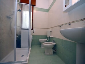 Maisonette, 2 Schlafzimmer | Badezimmer | Dusche, Bidet
