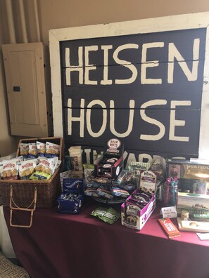 Dining - Michee’s Place hilltop (Battle Ground)