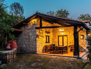 Outdoor dining - Astonishing Lake View House in Gerês (Rio Caldo)