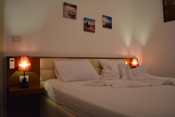 واي فاي مجانًا وملاءات أسرّة