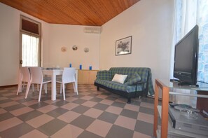 Apartment (D-8) | Wohnbereich