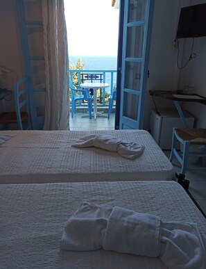 折叠床/加床（额外收费）、免费 WiFi、床单