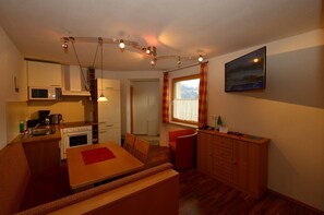 Apartment (1) ( incl. cleaning fee EUR 120) | In-room dining