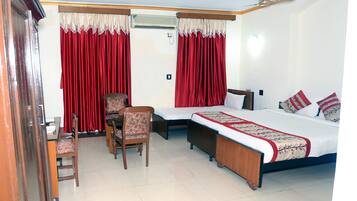 Deluxe Double or Twin Room | Desk, soundproofing, rollaway beds, free WiFi