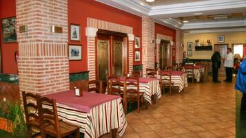 Petit déjeuner continental (5 EUR par personne)