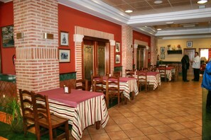 Desayuno continental todos los días (con cargo) 