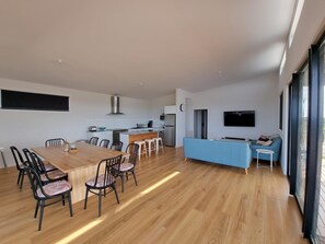 Interior - Acacia Views - A large and amazing holiday home (Marion Bay)