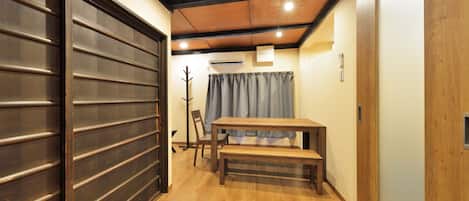 غرفة (Private Vacation Home) | تناول الطعام داخل الغرفة