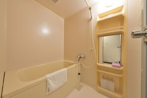 Hus (Private Vacation Home) | Badeværelse | Separat badekar og bruser, gratis toiletartikler, hårtørrer, hjemmesko