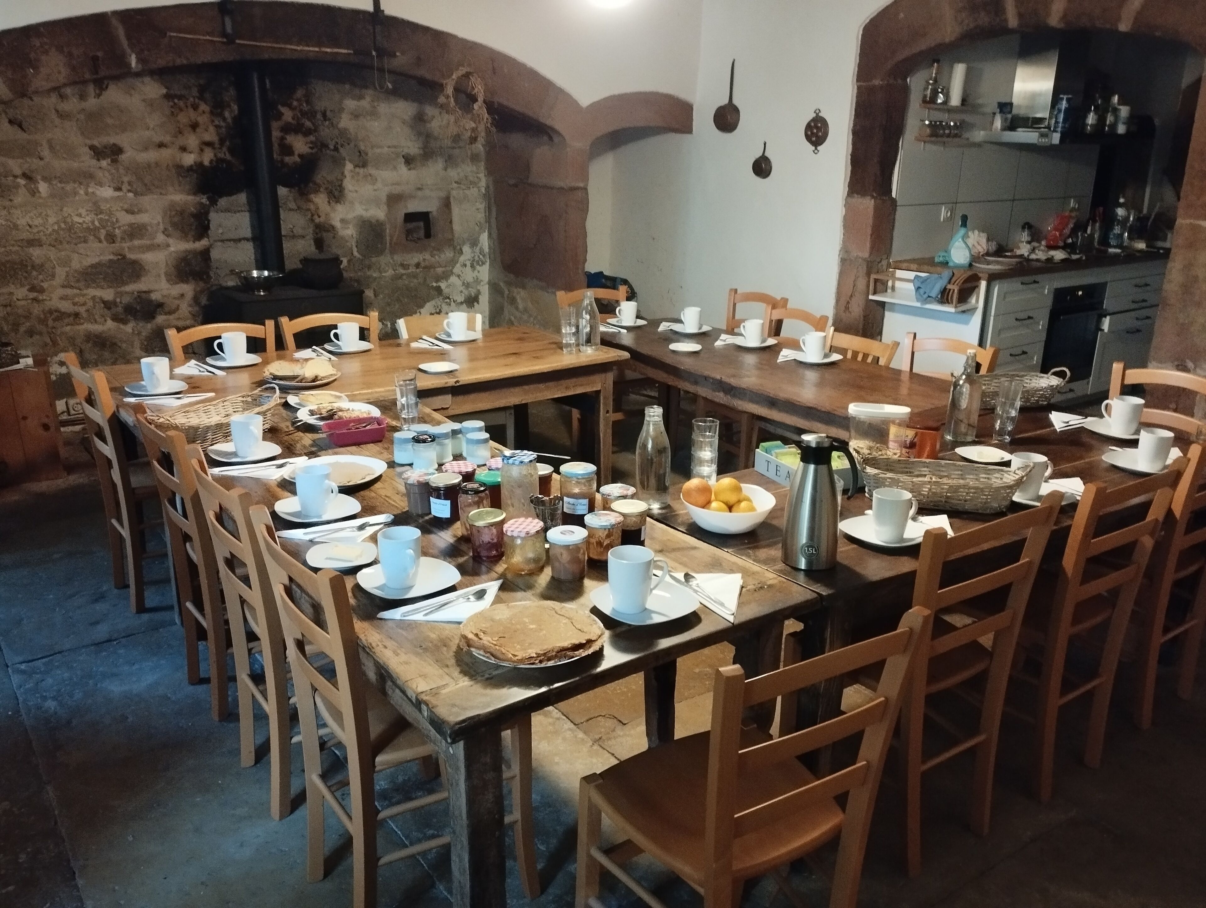 Se sirven cenas y cocina regional 