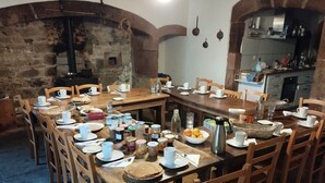 Dinner served - L' Arche d' Yvann (Campuac)