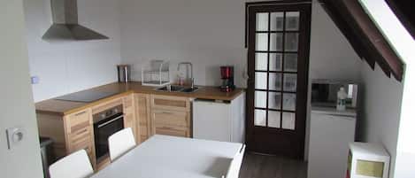 Frigorífic, microones, forn i placa de cuina