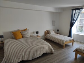 Habitación doble superior | Ropa de cama hipoalergénica y decoración personalizada