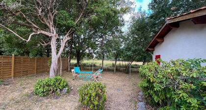 133 - Cozy chalet 600 meters from Lake Hourtin, ideal for 4 people