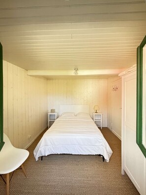 2 bedrooms, WiFi, bed sheets, wheelchair access
