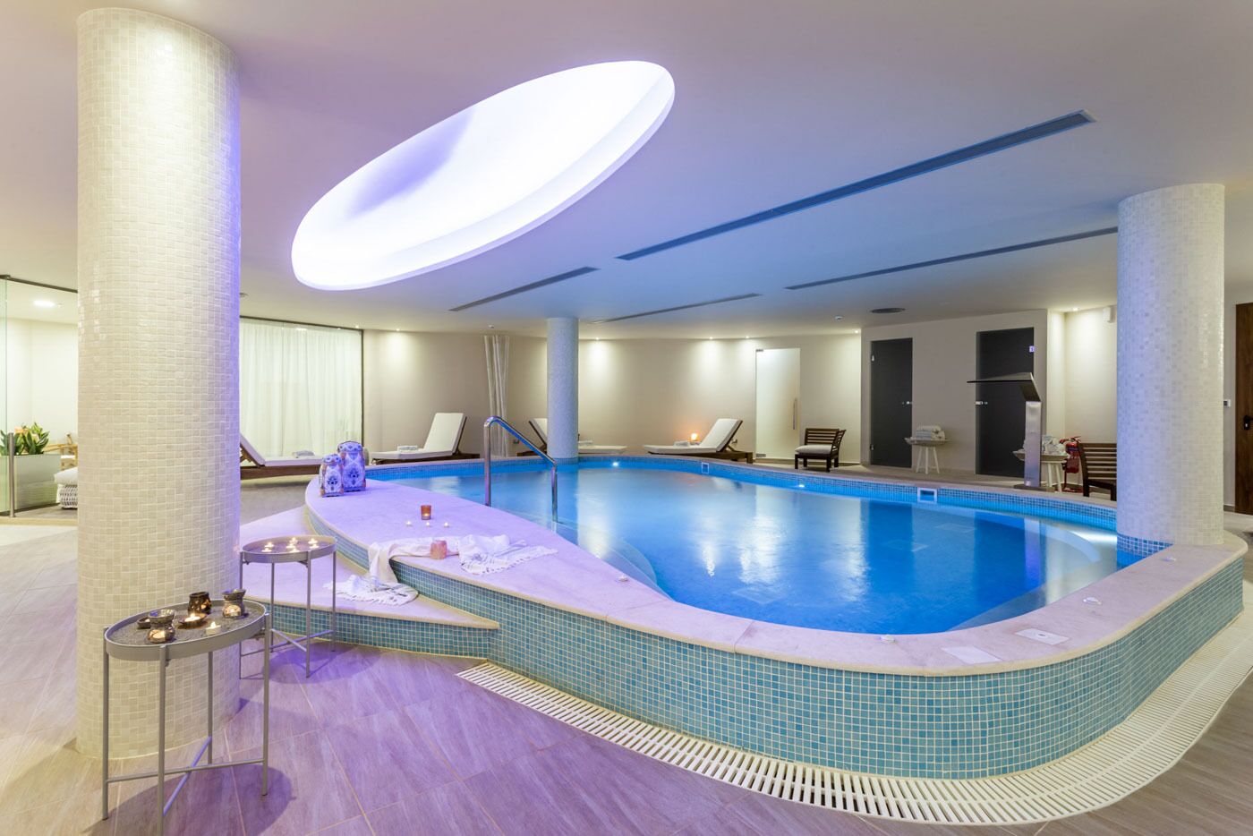 Bồn tắm spa trong nhà