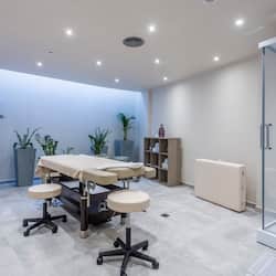 Couples treatment room(s), sauna, Turkish bath/hammam, body treatments