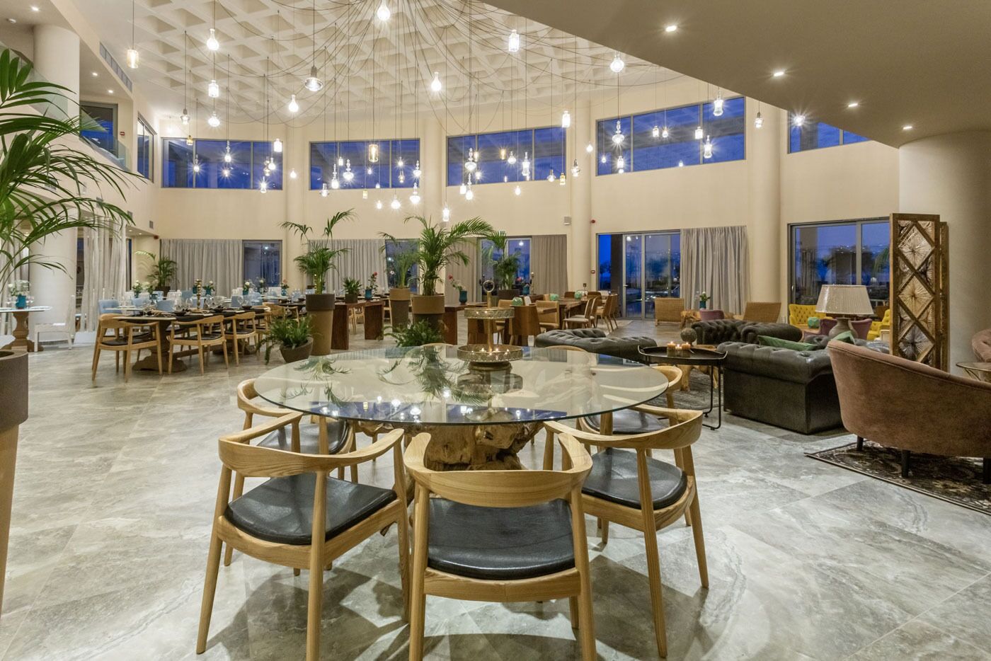 breakfast, lunch, dinner served; fusion cuisine