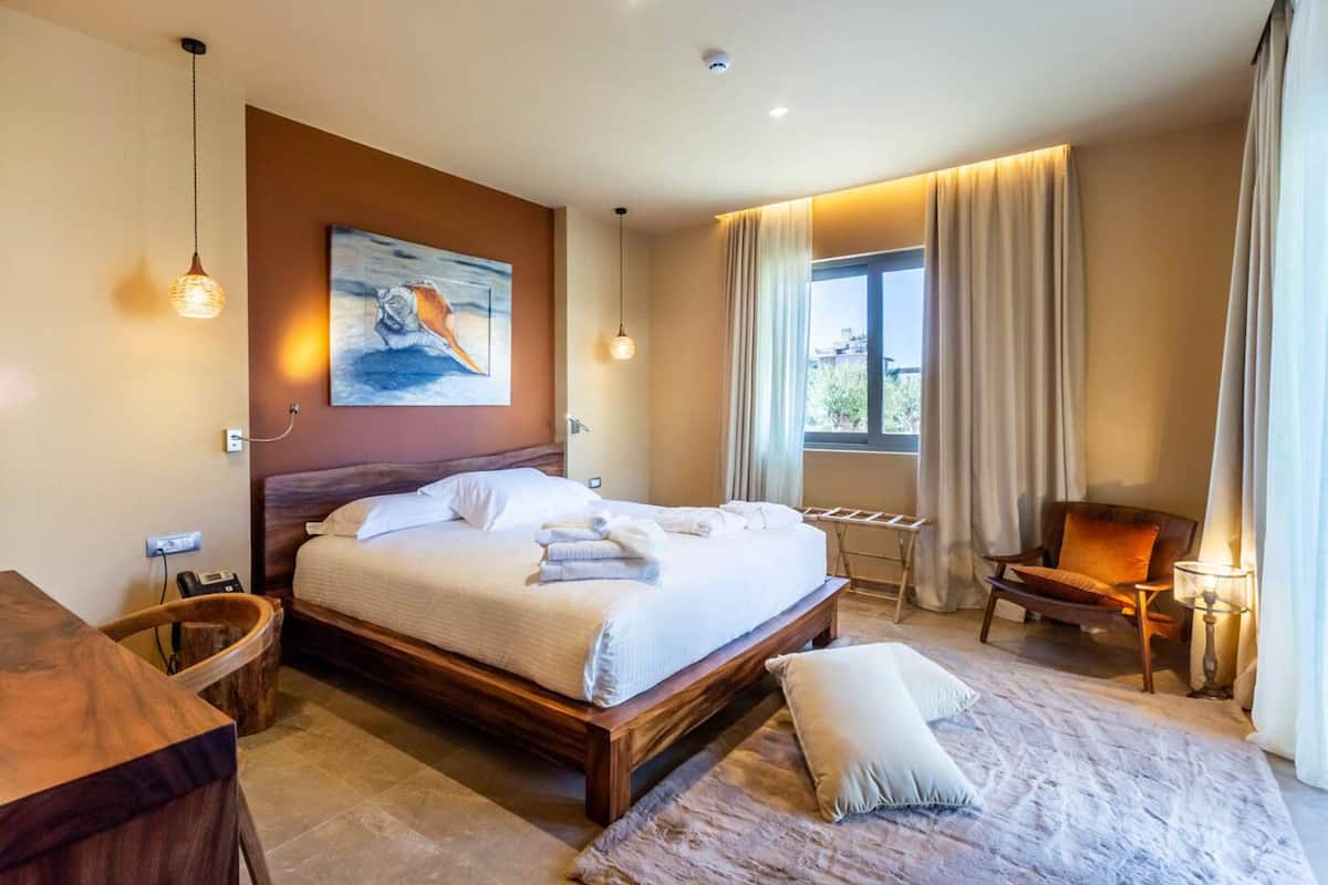 Executive Suite, Private Pool | Premium bedding, pillow-top beds, minibar, in-room safe