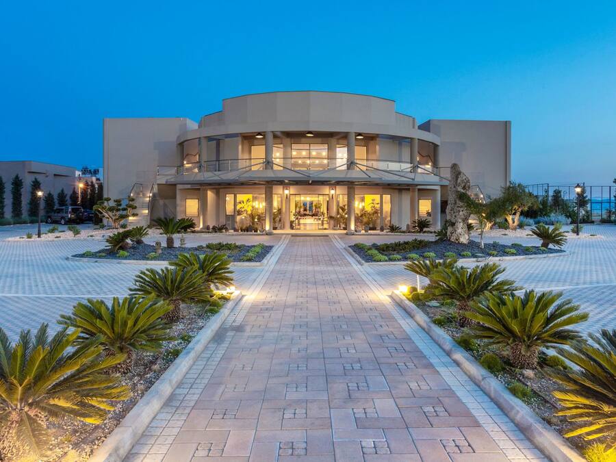 Boendets fasad - kvÀll/natt