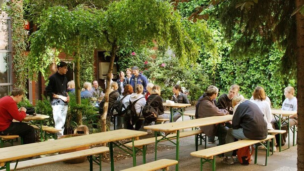 Terrace/patio - Goalfever Sports & Guesthouse - Hostel (Essen)