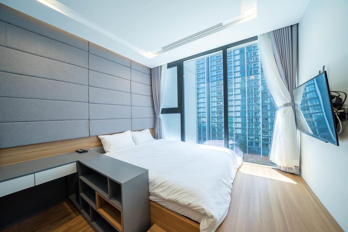 City Apartment, 1 Bedroom | Premium bedding, desk, laptop workspace, blackout curtains