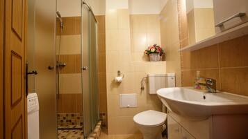 Douche, articles de toilette gratuits, sèche-cheveux