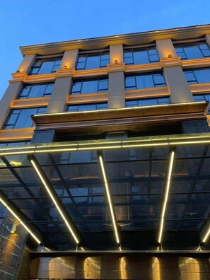 Vista frontal de la propiedad