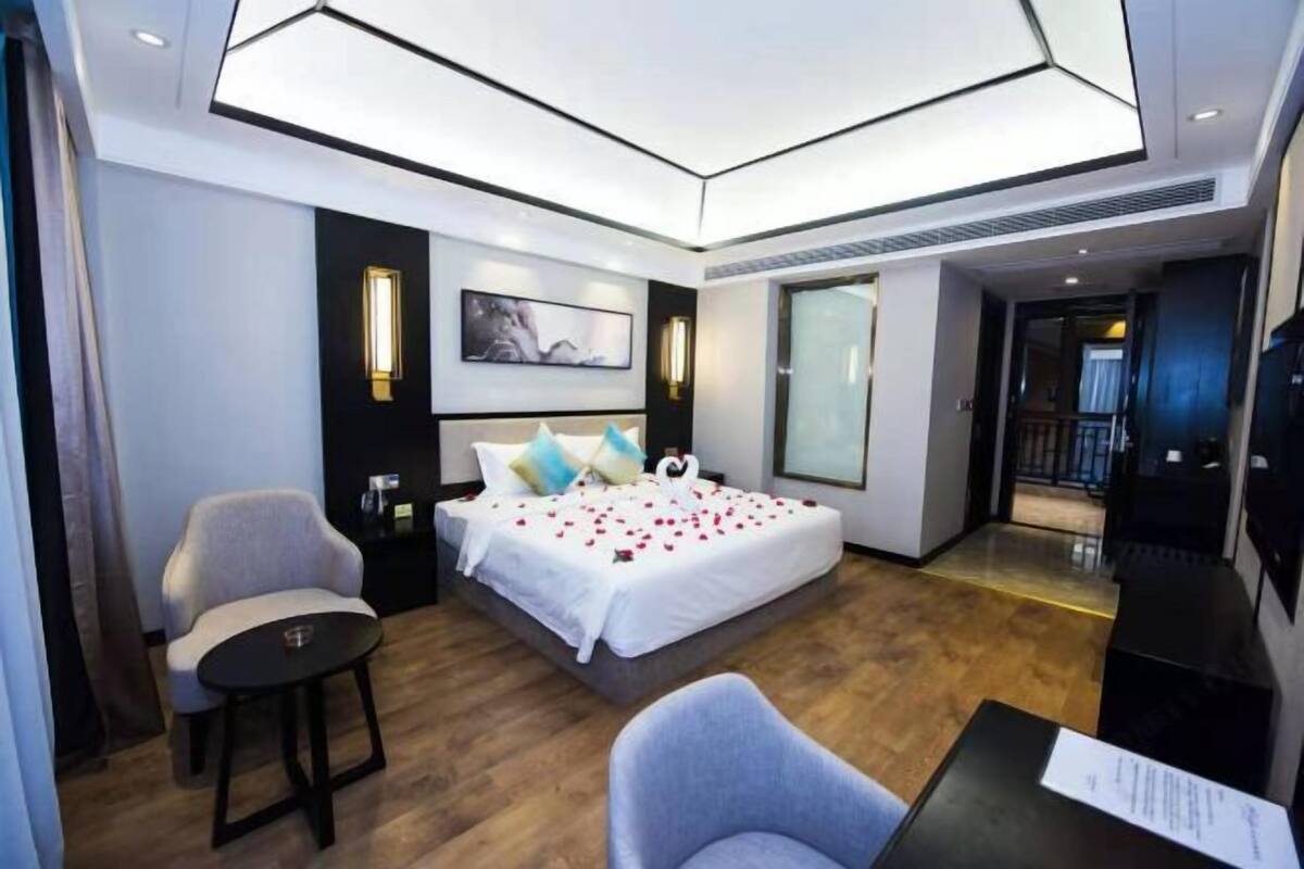 Minibar, bureau, Wi-Fi, draps fournis
