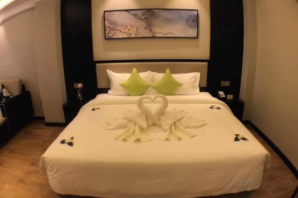 Minibar, escritorio, wifi y ropa de cama