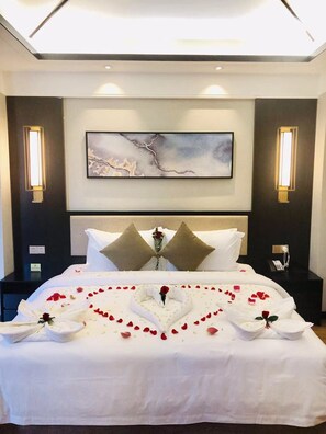 Deluxe Suite | Minibar, desk, WiFi, bed sheets - Le Chen Miiya Hotel (Sihanoukville)