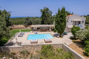 Exterior - Luxurious 5 bedroom villa, private heated pool, playground, garden and BBQ! (Prines)