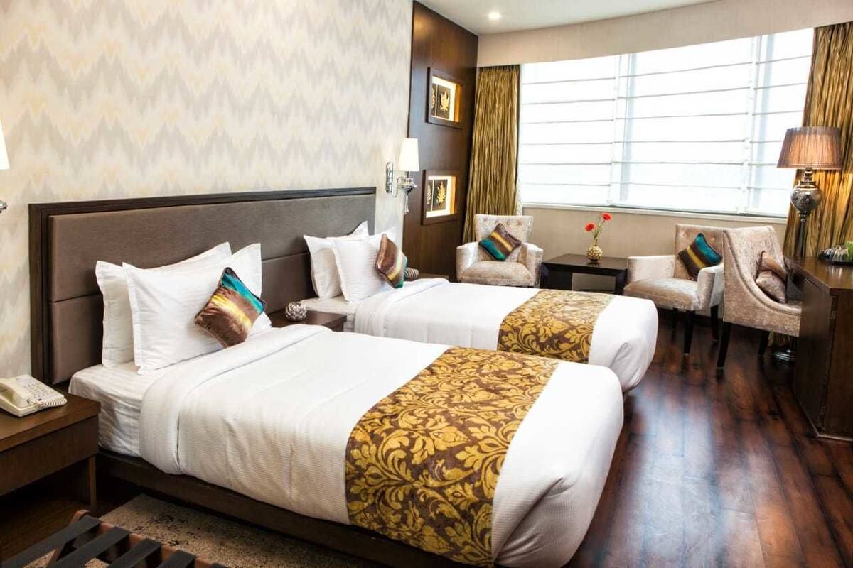 Safe på rommet, skrivebord for bærbar PC og lydisolert