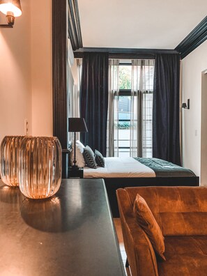 Decoración personalizada, muebles diferentes y wifi gratis 