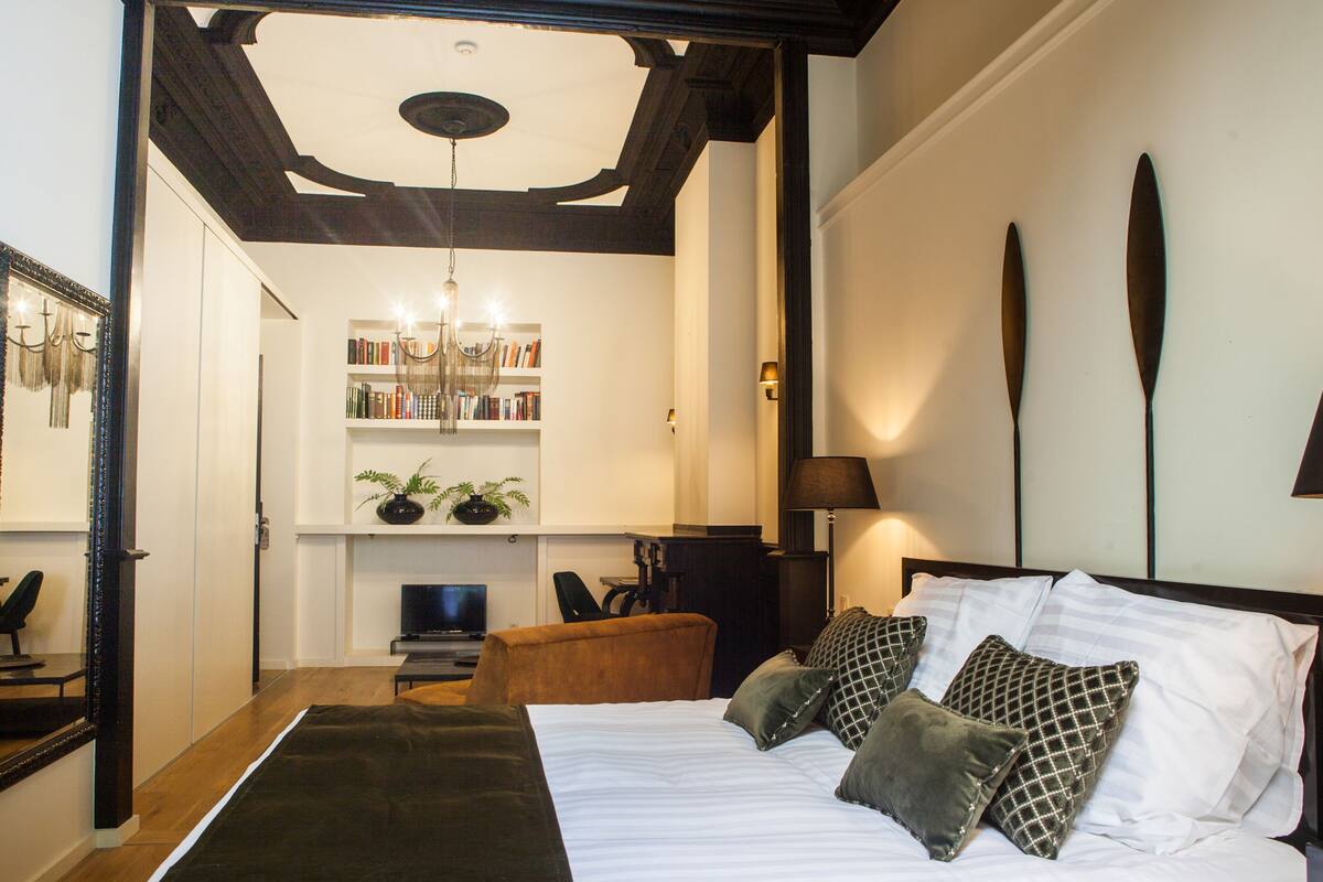 Deluxe Double Room (Nr. 1) | WiFi (free), individually decorated, individually furnished, bed sheets
