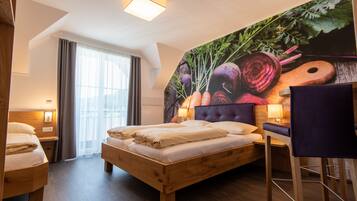 Triple Room, Balcony | 1 bedroom, desk, free WiFi, bed sheets