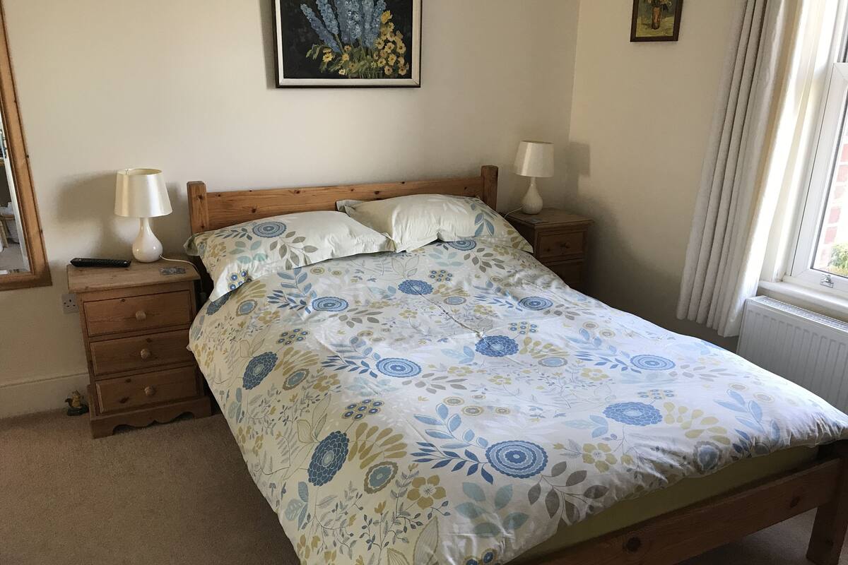Double Room (Room 1) | WiFi (free), bed sheets
