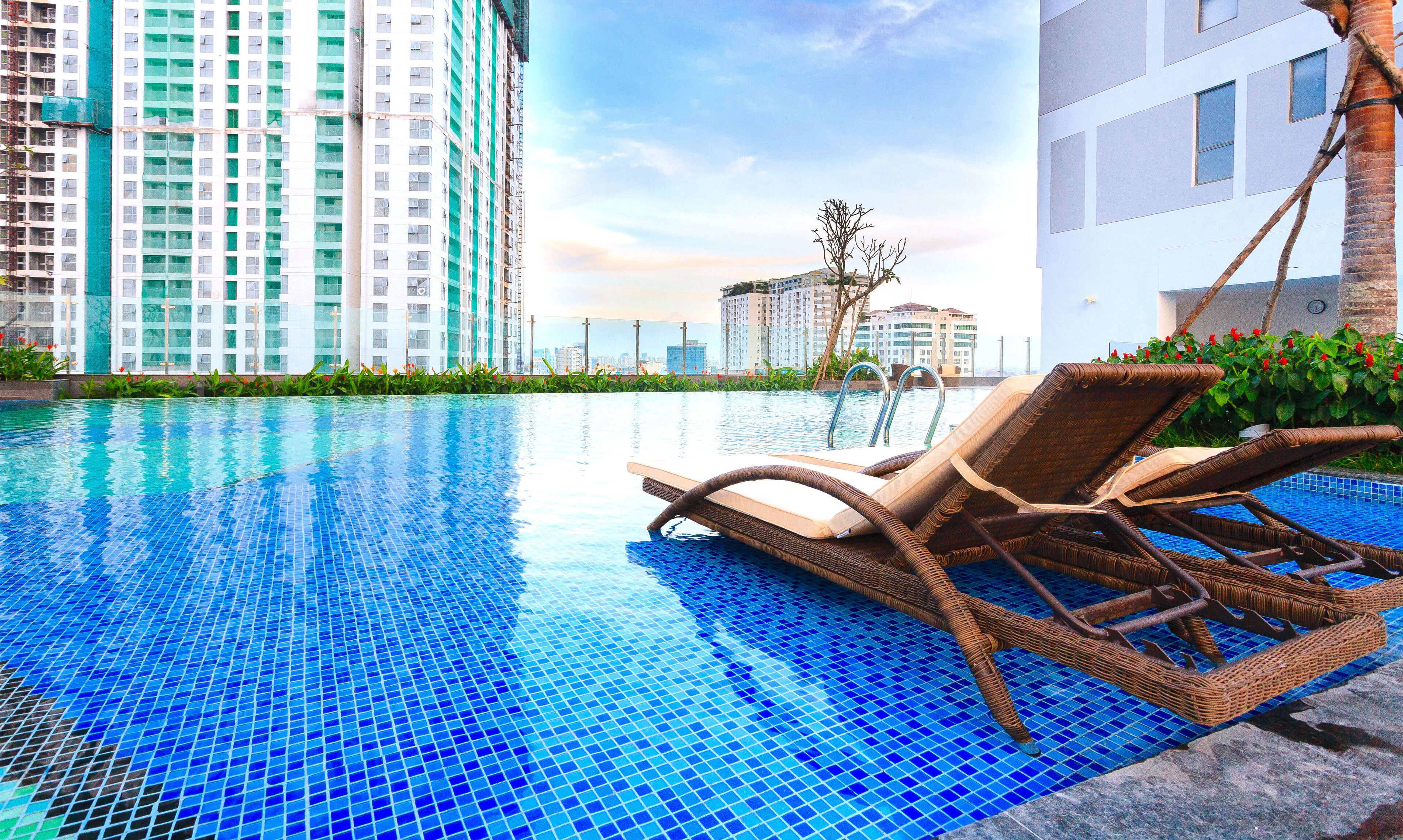 outdoor pool, open 6:00 am to 9:00 pm, pool umbrellas, pool loungers