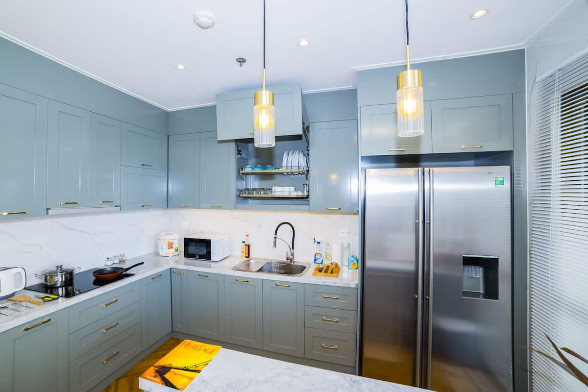 presidential apartment, 3 bedrooms, balcony, tower | private kitchen | fridge, microwave, stovetop, electric kettle