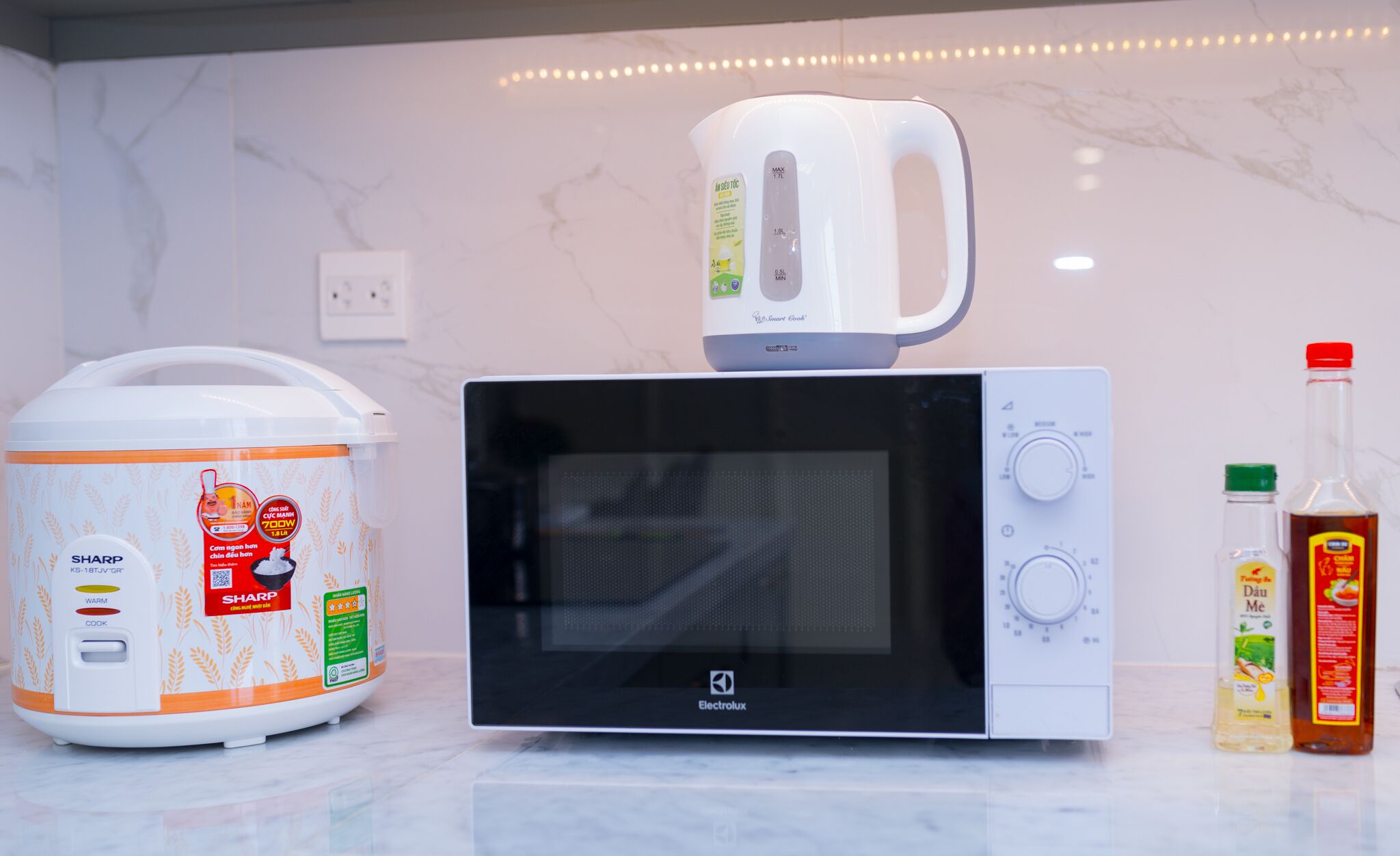 presidential apartment, 3 bedrooms, balcony, tower | private kitchen | fridge, microwave, stovetop, electric kettle