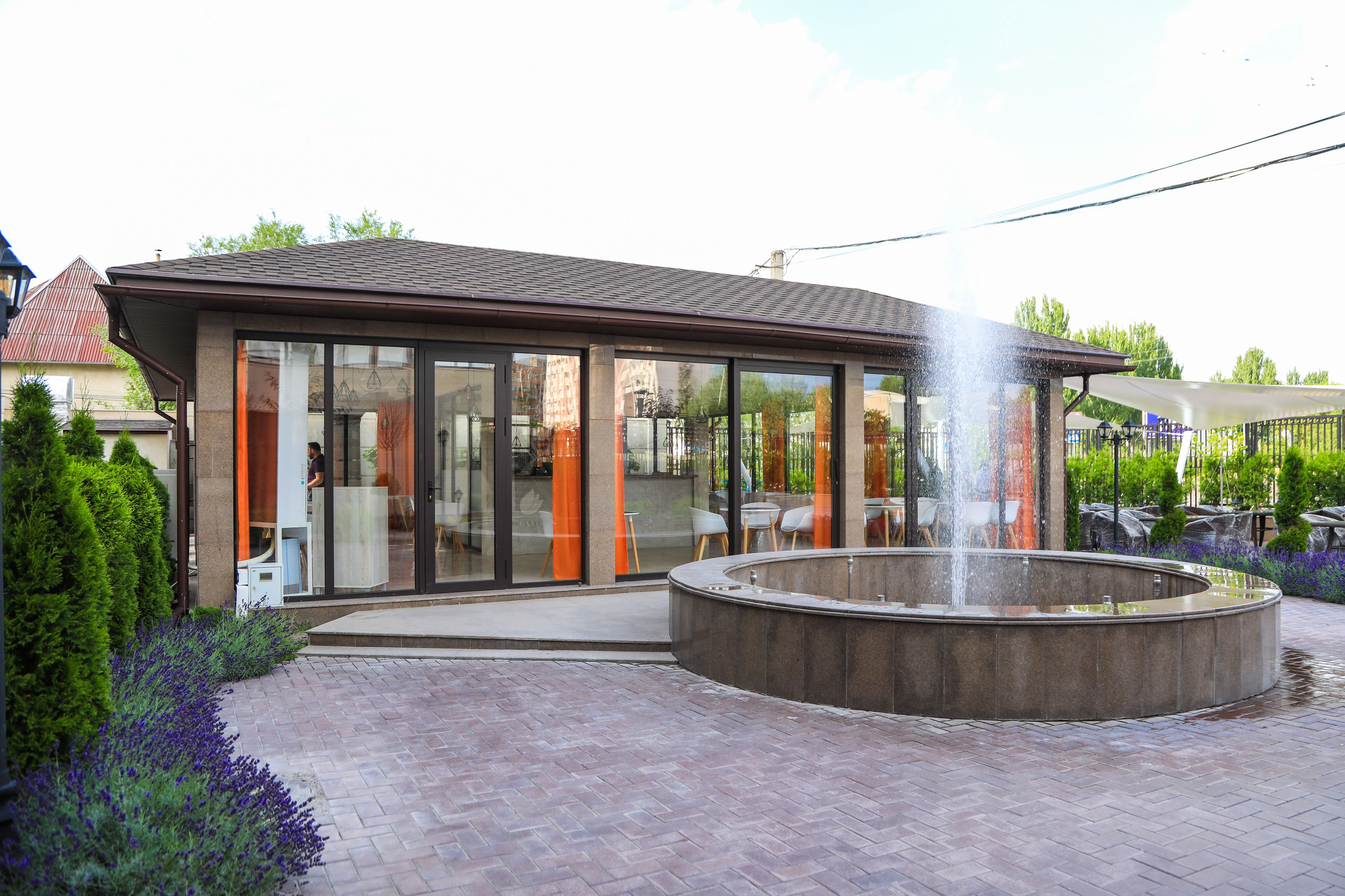 Kamar Double Deluks | Restoran | Melayani makan siang, makan malam, dan sarapan siang akhir pekan