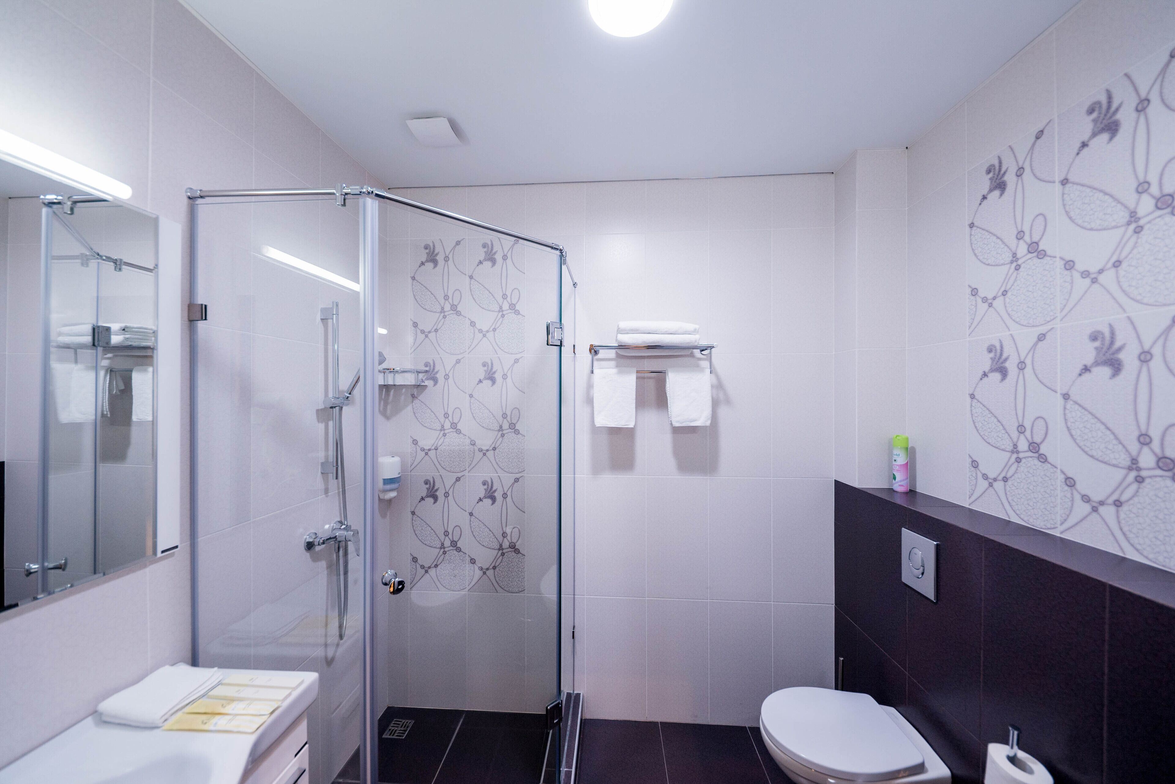 standard twin room, 2 single beds, non smoking, garden view | bathroom | shower, rainfall showerhead, free toiletries, hair dryer