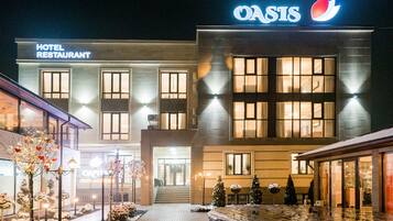 Fassade der Unterkunft – Abend/Nacht