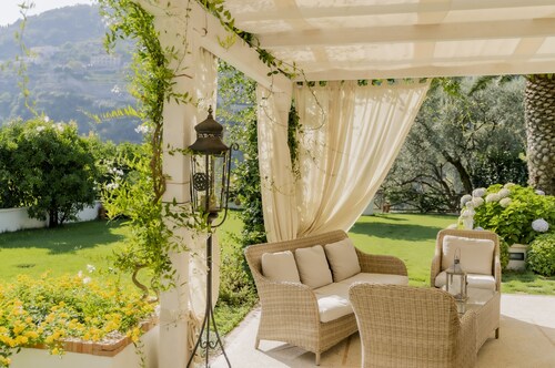 La residEnza 2-Villa in Ravello in a central position with parking and garden.