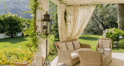 La residEnza 2-Villa in Ravello in a central position with parking and garden.