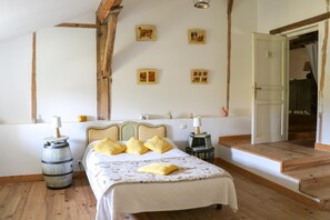 Skrivebord, skrivebord for bærbar PC, strykejern/-brett og barnesenger