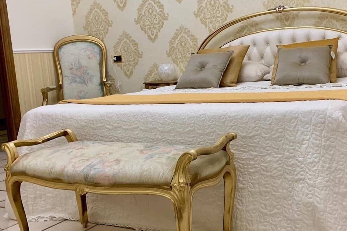 Desk, free cots/infant beds, rollaway beds